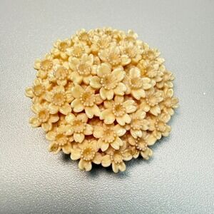 Vintage Womens Carved Celluloid Belt Buckle Daffodil Flower Cream Color Dainty